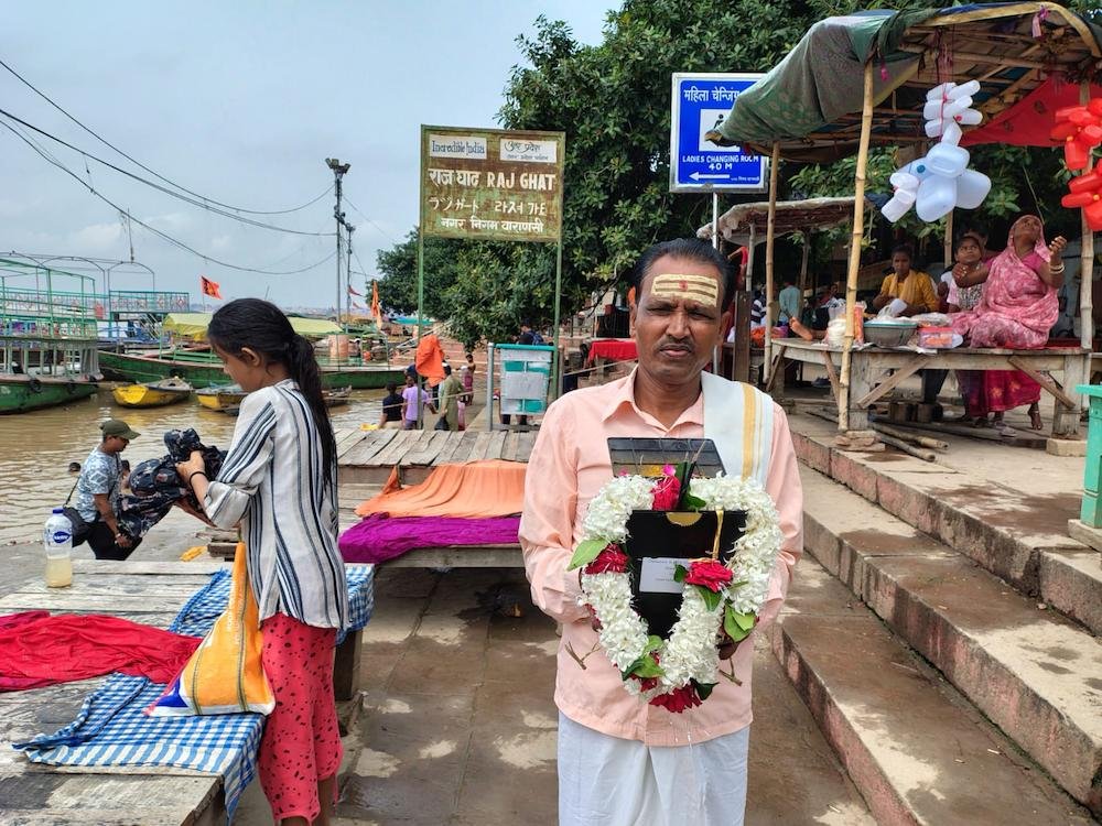 Asthi Visarjan in Kashi Varanasi Ganga immersion