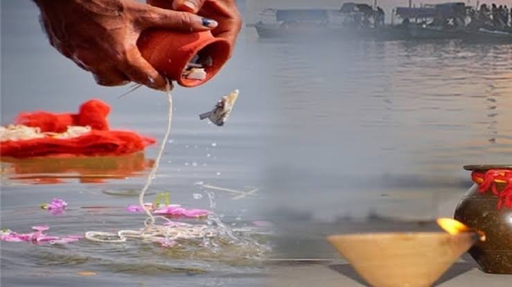 Asthi Visarjan ritual at holy Ganga ghat Varanasi